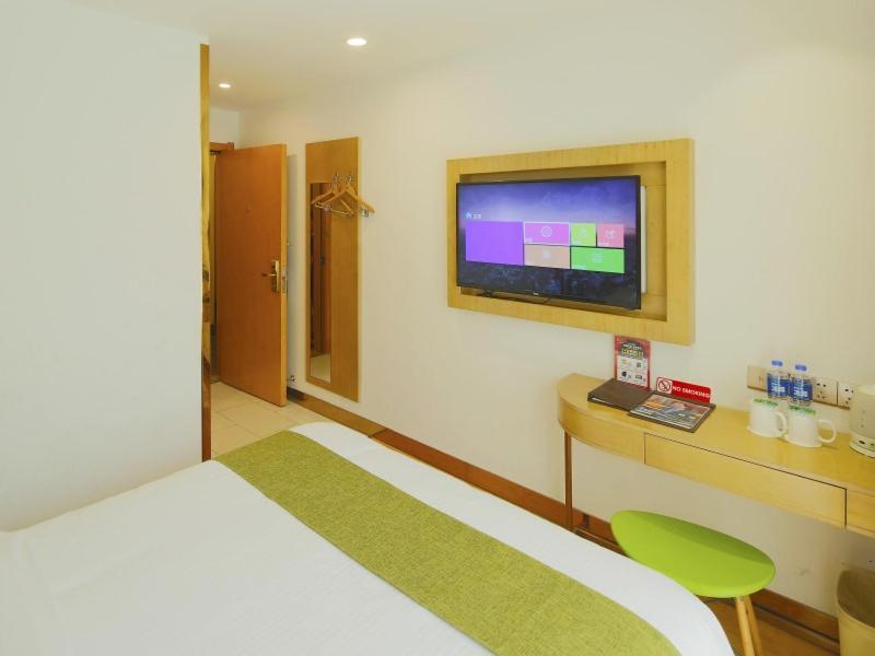 Greentree Inn Shanghai Jingan District Qipu Road Tiantong Road Subway Station Express Hotel Exterior photo